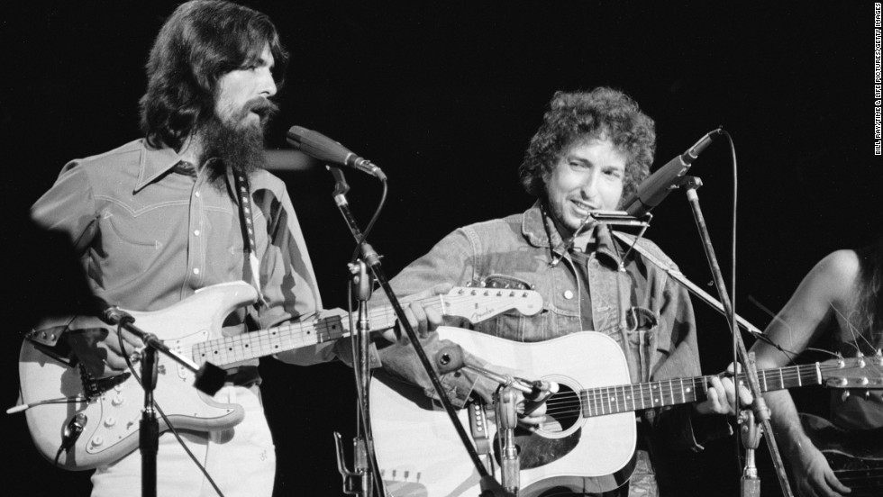 British musician George Harrison (1943 - 2001) (at left) and American musician Bob Dylan perform in the Concert for Bangla Desh at Madison Square Garden, New York, August 1, 1971. (Photo by Bill Ray/Time & Life Pictures/Getty Images)